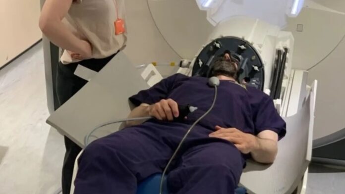 Un casco con ultrasonido podría servir para tratar el Parkinson