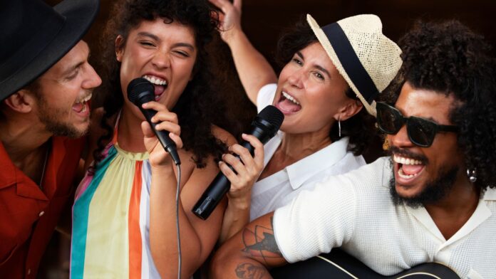 Conoce los beneficios de cantar para tu salud física y mental