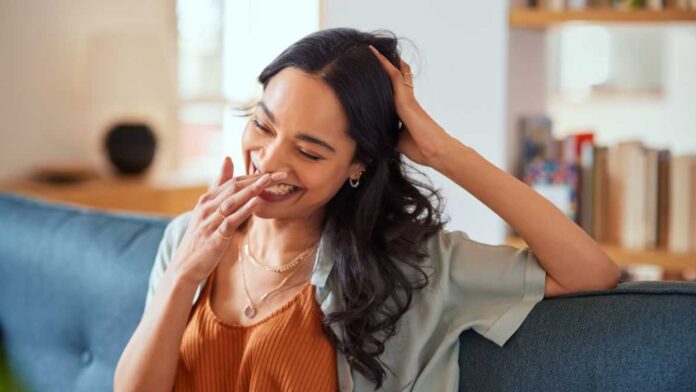 Reírse de los errores propios genera más aprecio, según estudio